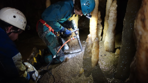 Fieldwork Hottoncave3